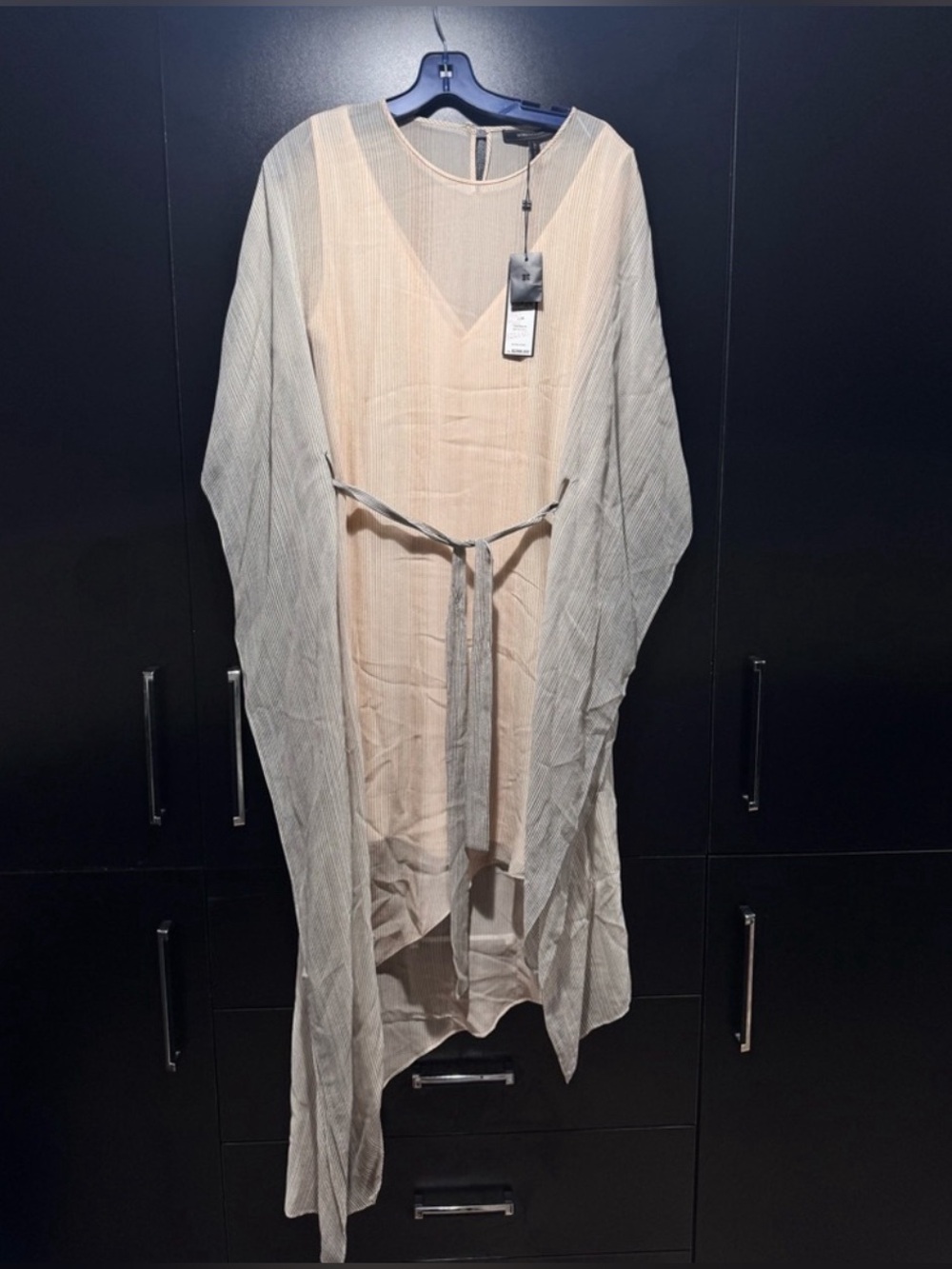 BCBGMaxAzria Beige and Gray
High Low Dress